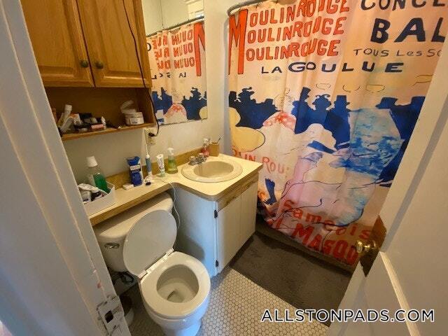 Building Photo - 77 Easton St