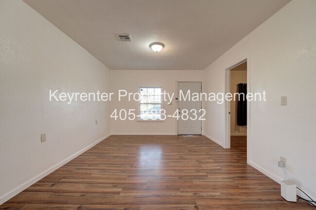 Building Photo - 2709 N Fonshill Ave