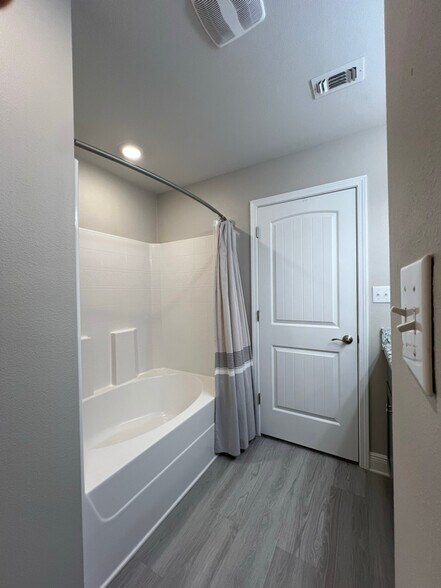 Building Photo - 14604 Canal Lp
