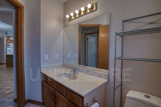 Building Photo - 2512 Cisco Dr S