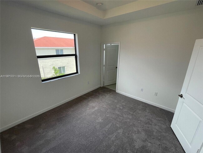 Building Photo - 969 NE 211th St