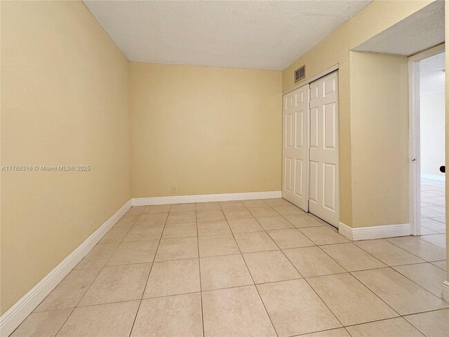 Building Photo - 410 NW 68th Ave
