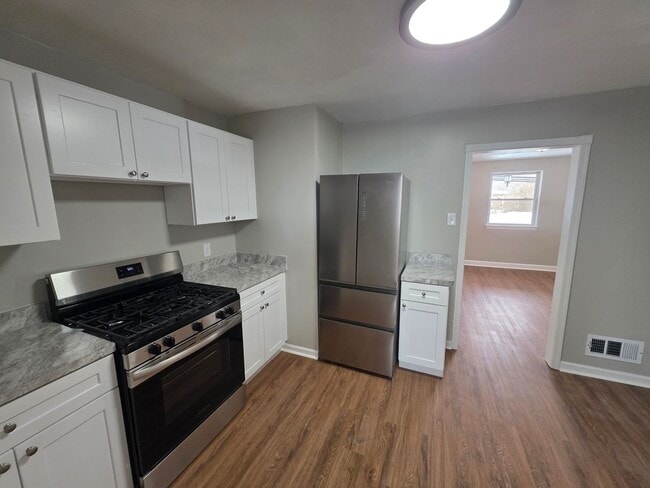 Building Photo - 8 W Chestnut Hill Rd