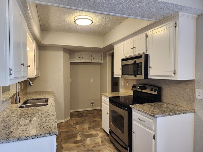 Building Photo - 3 Bed 2 Bath Home-Choctaw Trails Sec I Addition