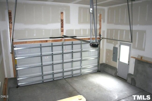 Building Photo - 805 Keystone Park Dr