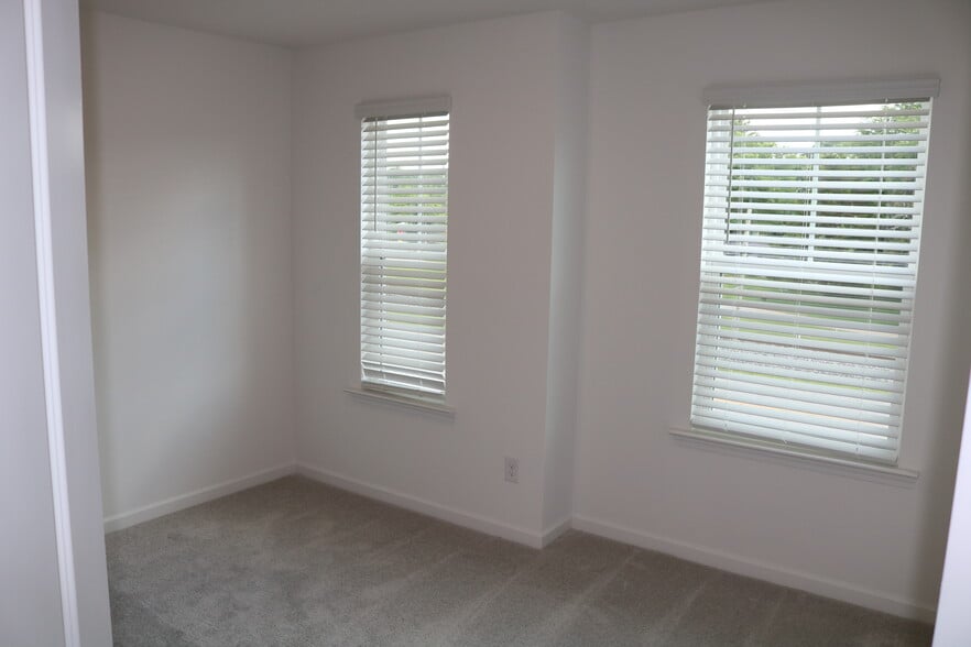 Upper Level - Bedroom 3 with Closet - 95 Constitution Ave