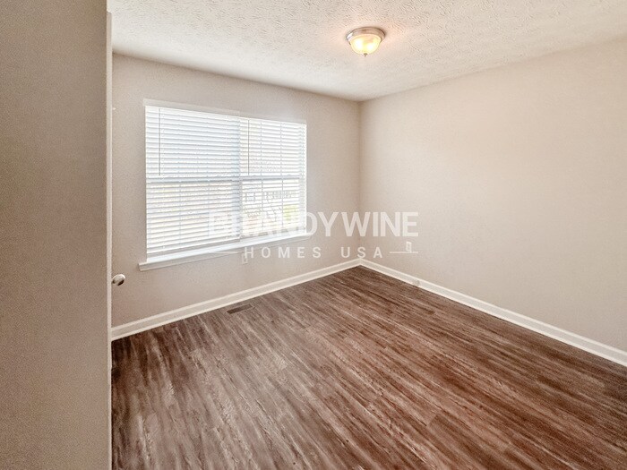 Building Photo - 581 Twin Oaks Ln