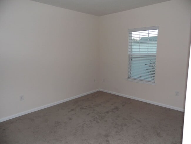 Building Photo - Very nice 3/2 at Southside and JTB