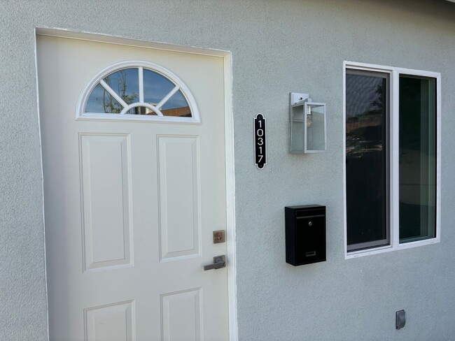 Building Photo - Eldora, 10313-10321 1/2