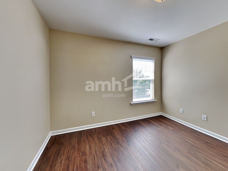 Building Photo - 660 Smithridge Way