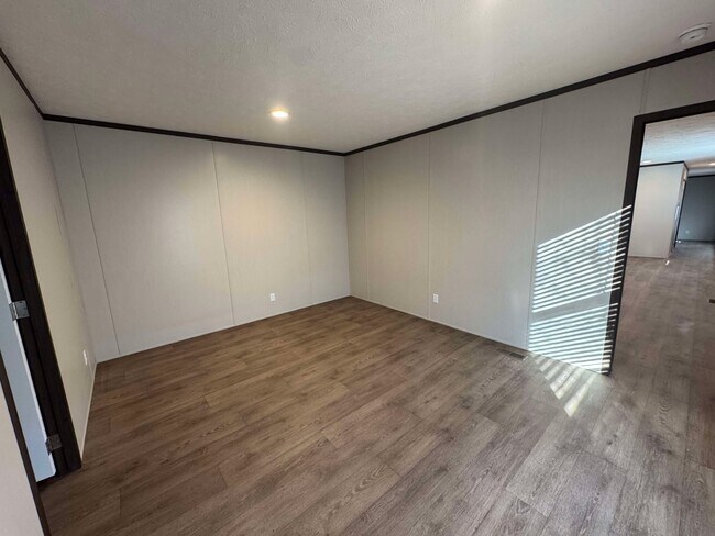 Building Photo - 114 Shady Grove Dr