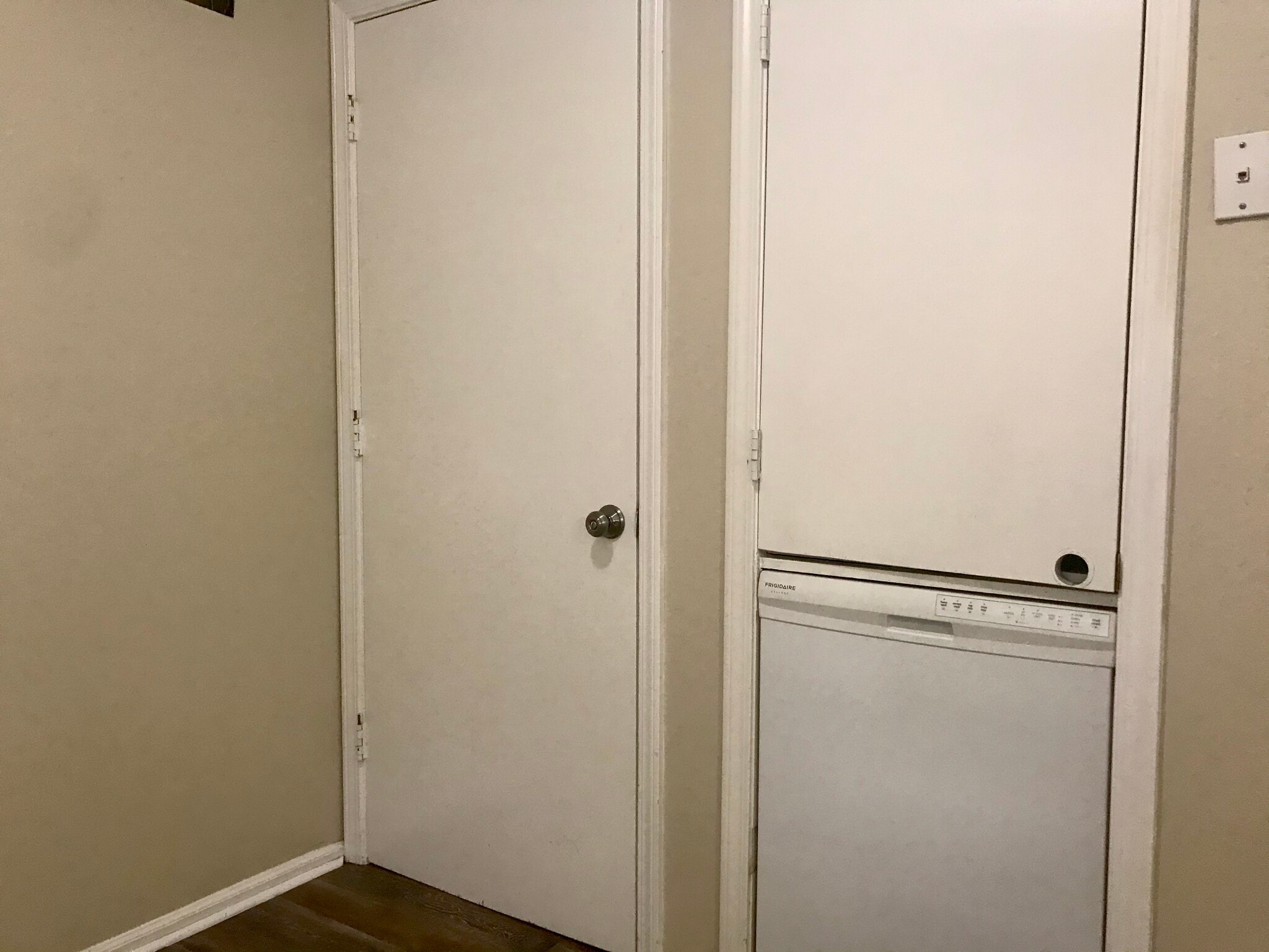 Building Photo - 8732 W 70th St