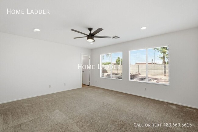 Building Photo - 16030 W Woodlands Ave