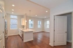 Building Photo - 170 W Broadway