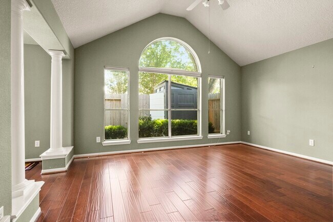 Building Photo - 10218 Garden Crossing Ln