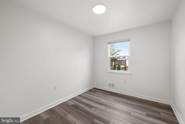 Building Photo - 8157 Community Dr
