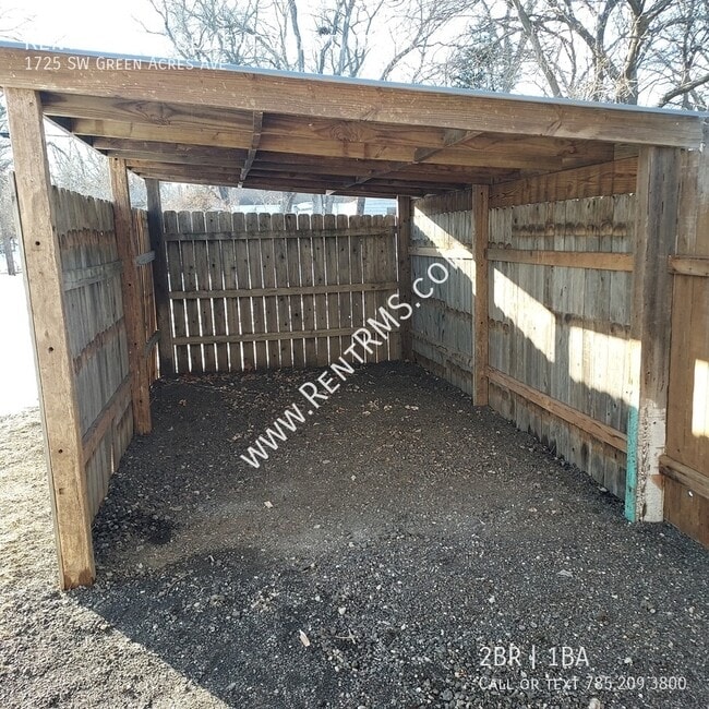 Building Photo - 1725 SW Green Acres Ave