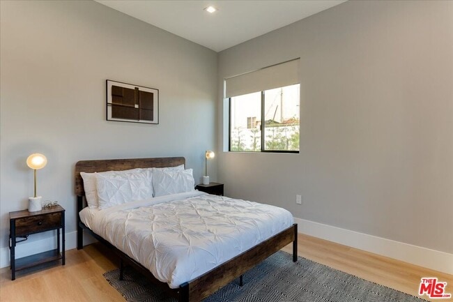 Building Photo - 2034 S Curson Ave
