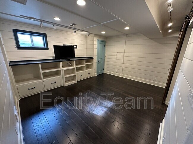 Building Photo - 3750 Petoskey Ave