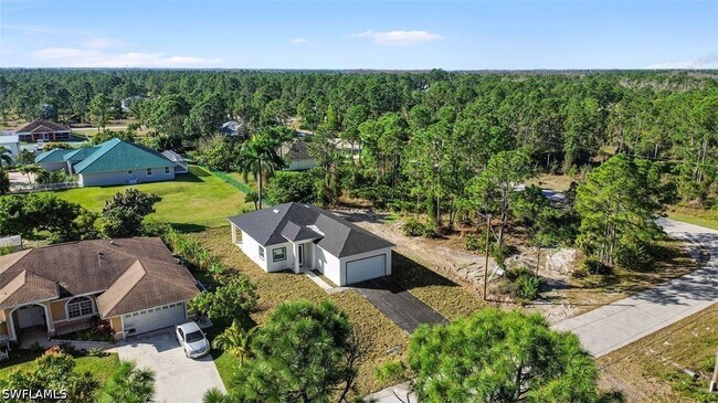 Building Photo - 506 Trinity St E