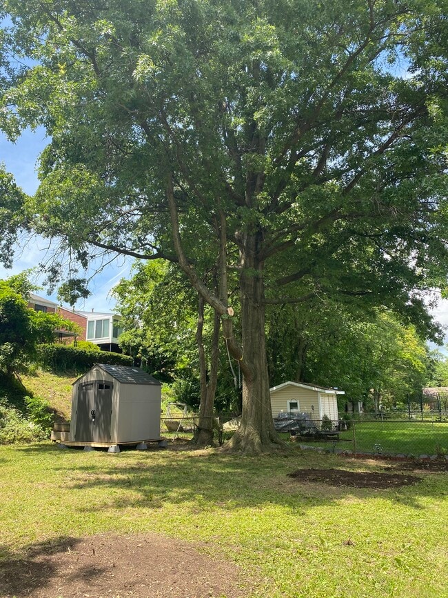 Building Photo - 3047 O St SE