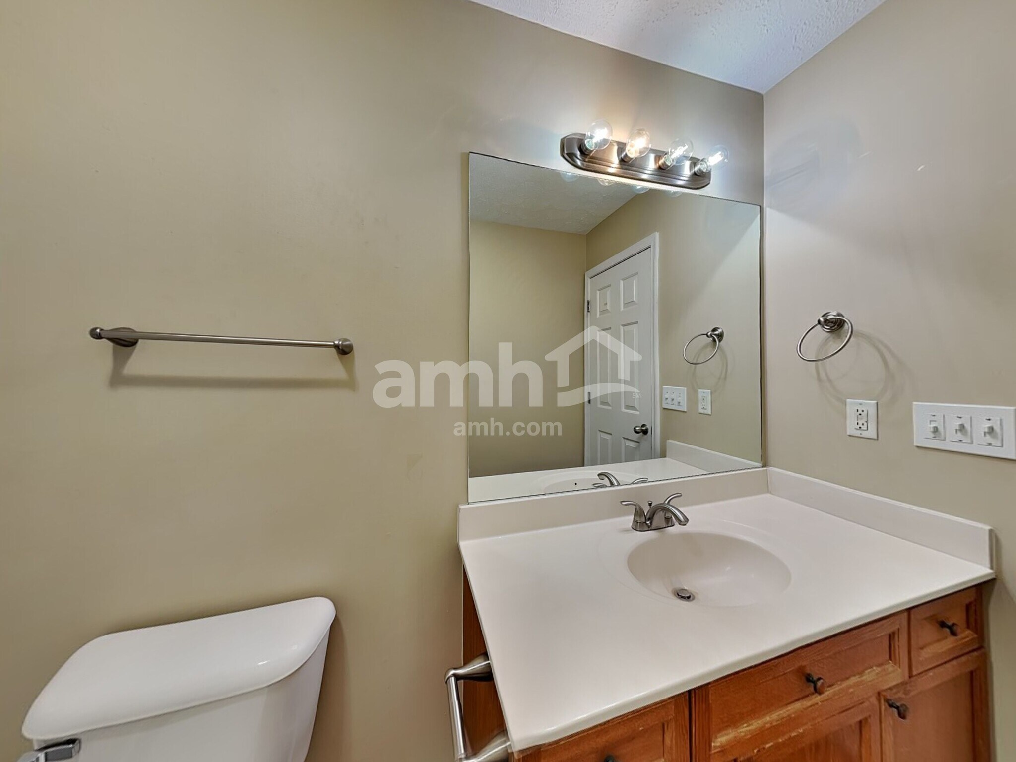 Building Photo - 2344 Hockett Dr