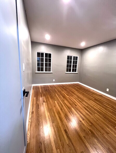 Building Photo - 3547 E Green St