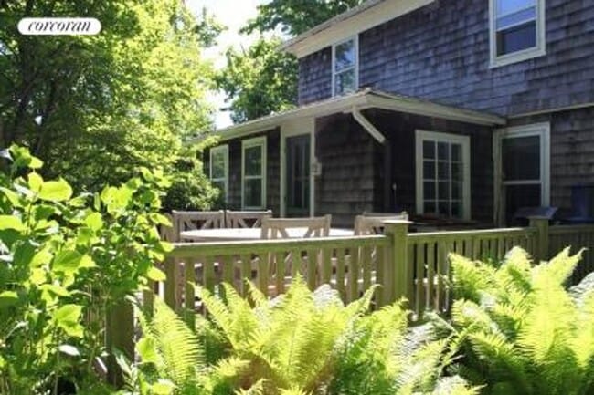 Building Photo - 101 Pantigo Rd