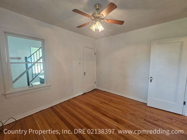 Building Photo - Available Now! Downtown 3-Bedroom with Old World Charm and Modern Amenities!