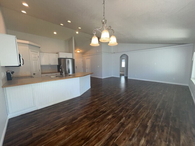 Building Photo - 1537 Foxglove Ave