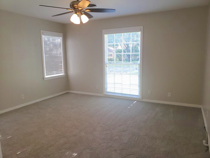 Building Photo - 2410 Clarinda Ave