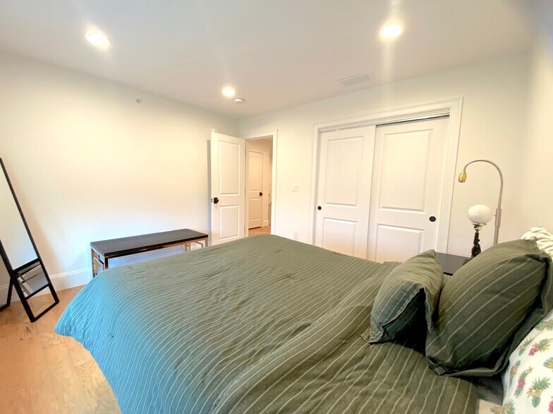 Building Photo - 23 Lily Pond Ln