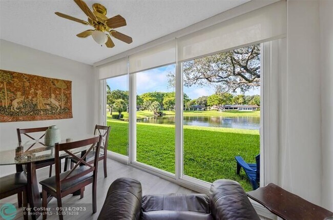 Building Photo - 3611 Oaks Clubhouse Dr