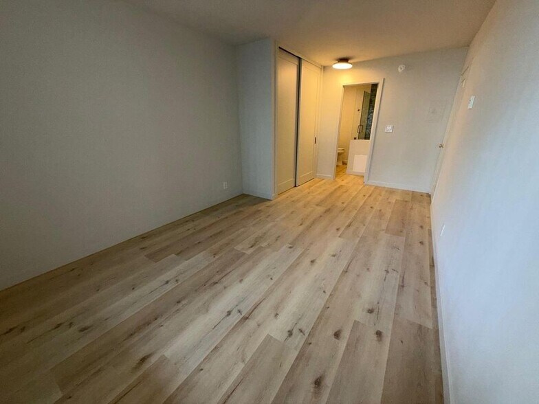 Building Photo - 10760 Rose Ave