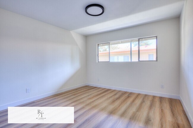 Building Photo - Fully Upgraded Spacious 3-Bedroom Unit in Prime Arcadia Location