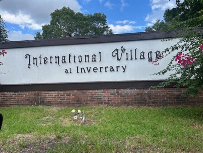 Building Photo - 3720 Inverrary Dr