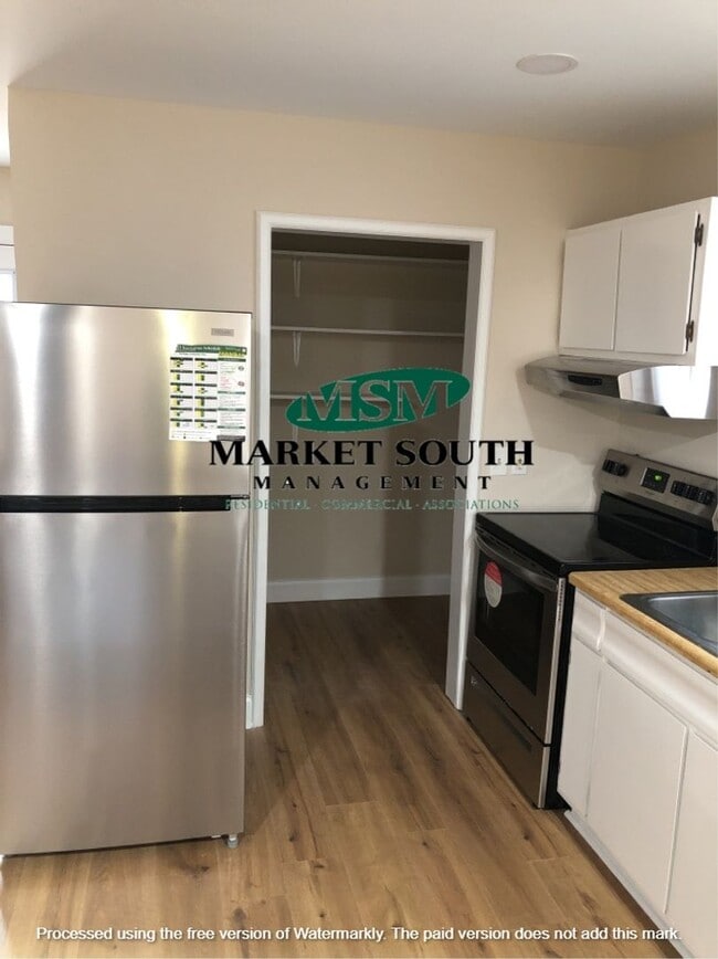 Building Photo - NEWLY RENOVATED SPACIOUS HOME