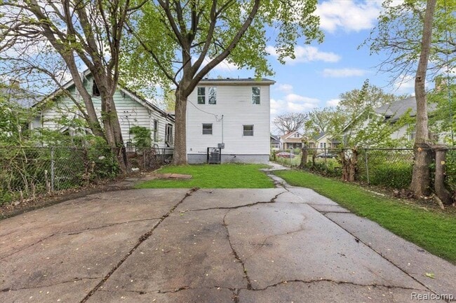 Building Photo - 3957 Lenox St