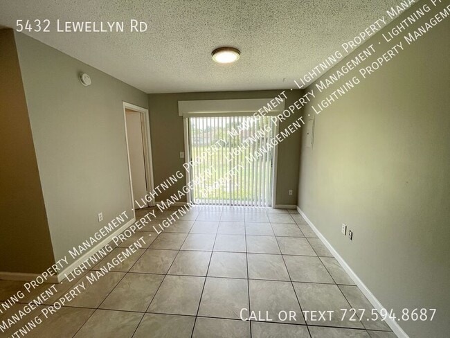 Building Photo - 5432 Lewellyn Rd