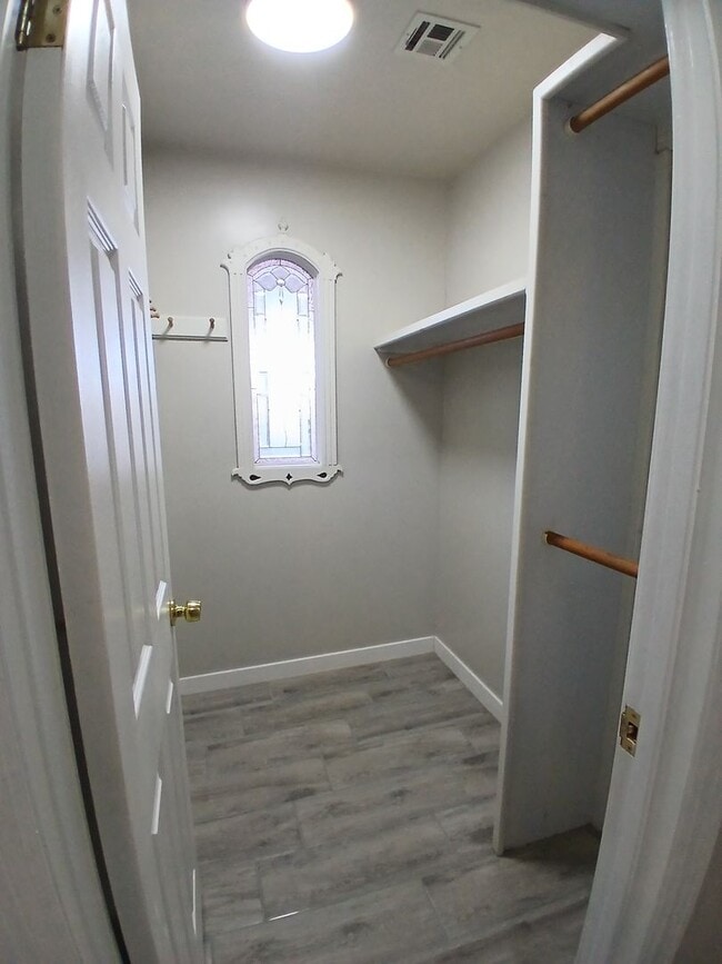 Building Photo - 141 N 5th St