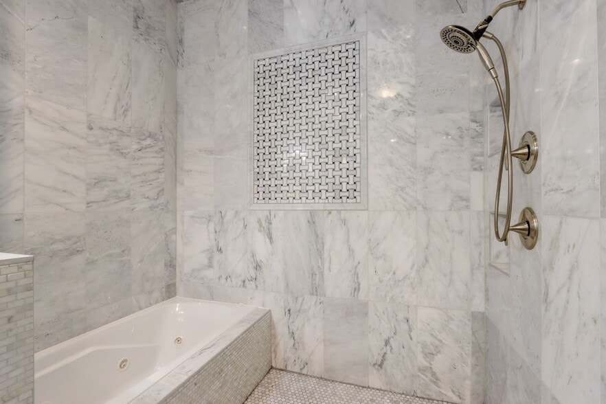 Building Photo - 20 W Ontario St