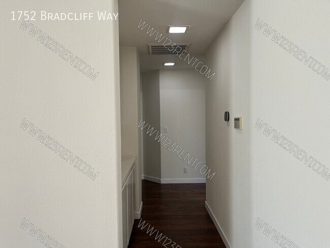 Building Photo - 1752 Bradcliff Way