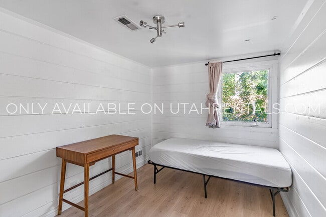 Building Photo - 537 E 200 N