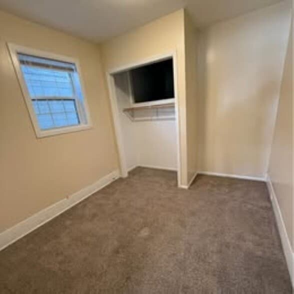 Building Photo - 2716 Oak Ave