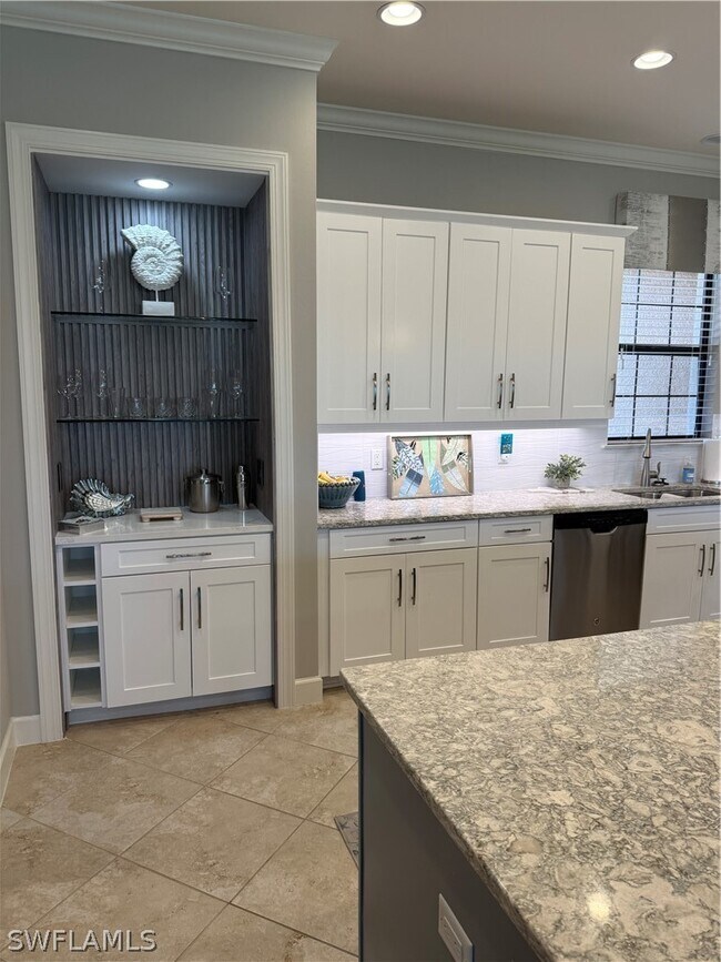 Building Photo - 8765 Bellano Ct