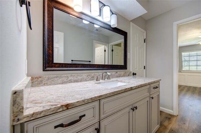 Building Photo - 4927 Kenlake Grove Dr