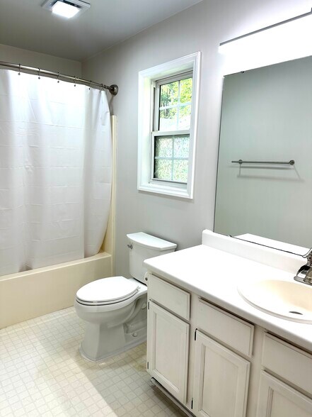 Master bath - 7406 Merry Oaks Ct