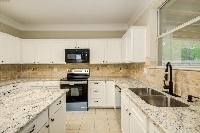 Building Photo - 107 Mango St