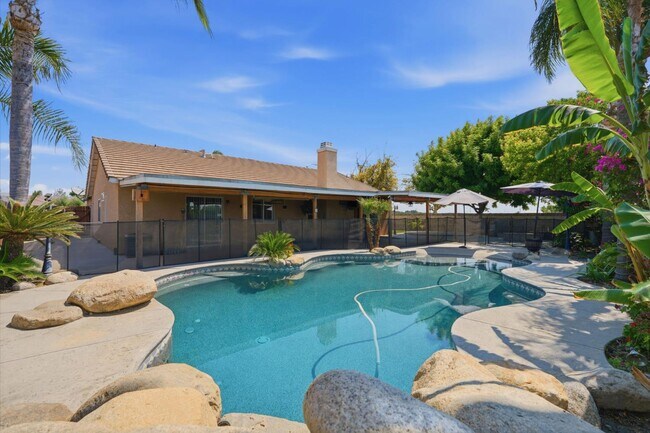 Building Photo - 3006 Mission Dr