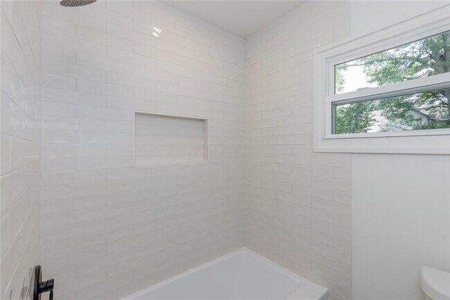 Building Photo - 3026 Brook Dr